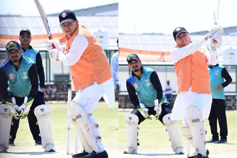 धाकड़ धामी ने धाकड़ बल्लेबाजी कर इंटर क्रिकेट टूर्नामेंट का किया शुभारंभ, खेल सामग्री के लिए पांच लाख की घोषणा