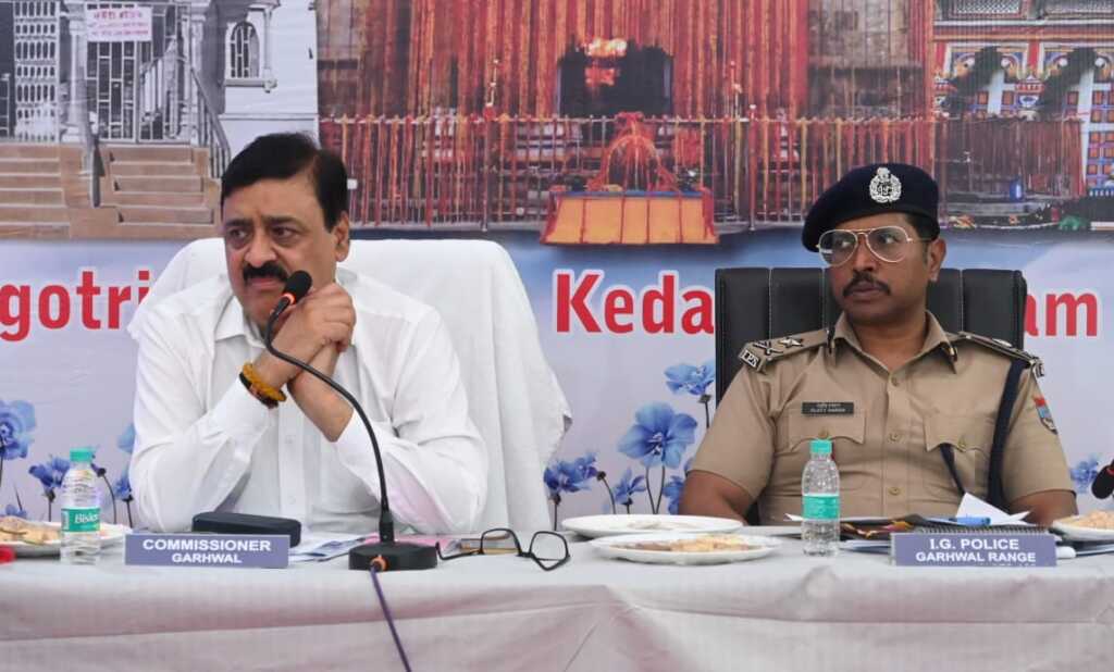 गढ़वाल आयुक्त विनय शंकर पांडेय ने ली चारधाम यात्रा व्यवस्थाओं की समीक्षा बैठक, यात्रा रूट पर सड़क सुधारीकरण कार्यो को प्रत्येक दशा में 25 अप्रैल तक पूर्ण करने के दिए निर्देश।