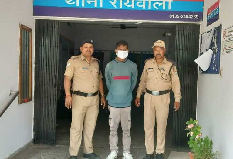 04 वर्षों से फरार चल रहा अभियुक्त आया दून पुलिस की गिरफ्त में, अभियुक्त को वर्ष 2021 में कोविड के दौरान न्यायालय द्वारा छोडा गया था पैरोल पर