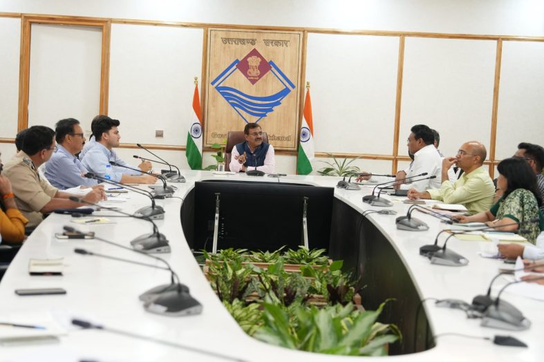 जिलाधिकारियों को जनपद स्तर पर लम्बित प्रकरणों को शीघ्र निस्तारित करने के निर्देश- मुख्य सचिव