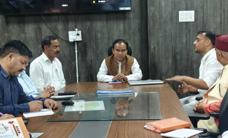 चारधाम यात्रा व्यवस्थाओं का जायज़ा लेने रुद्रप्रयाग पहुंचे कैबिनेट मंत्री धन सिंह रावत