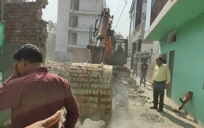 सीएम के निर्देश पर अपनी नवरचित आईएसबीटी ड्रेनेज प्लान को लेकर डीएम सविन गंभीर