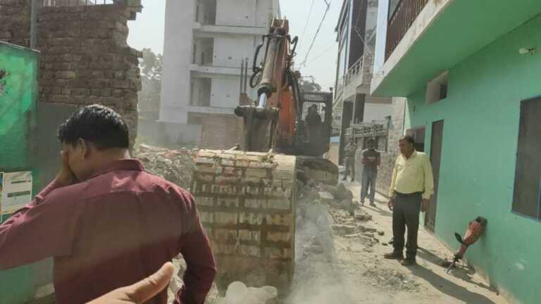 सीएम के निर्देश पर अपनी नवरचित आईएसबीटी ड्रेनेज प्लान को लेकर डीएम सविन गंभीर