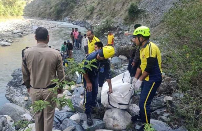 उत्तरकाशी: चामी के पास वाहन दुर्घटनाग्रस्त, SDRF ने 3 शव किए बरामद