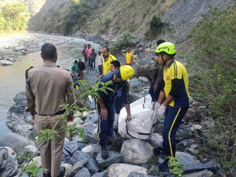 उत्तरकाशी: चामी के पास वाहन दुर्घटनाग्रस्त, SDRF ने 3 शव किए बरामद