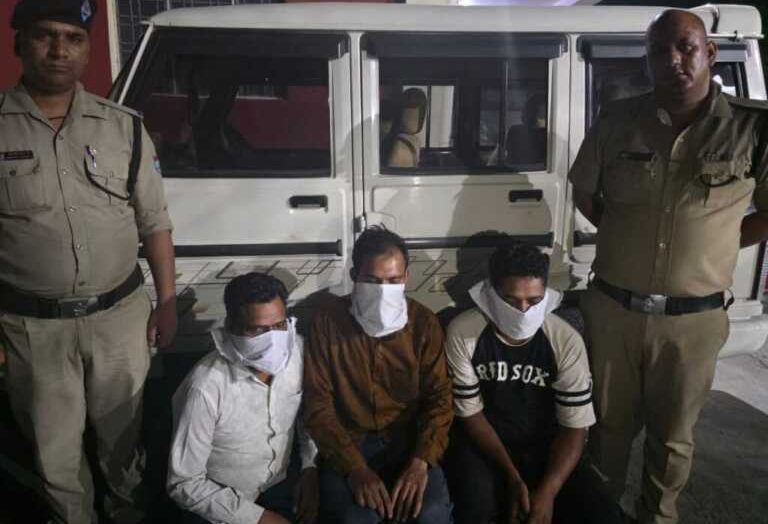 नकली पनीर की कालाबाजारी में लिप्त 03 मुख्य अभियुक्त आये दून पुलिस की गिरफ्त में।