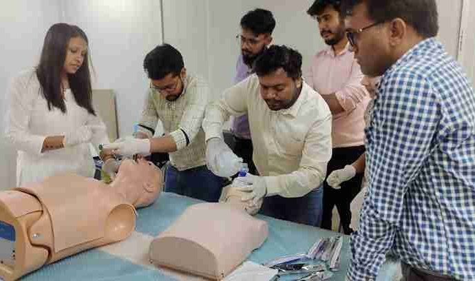 मुख्यमंत्री धामी के नेतृत्व में सुगम और सुरक्षित चारधाम यात्रा के लिए स्वास्थ्य विभाग की तैयारी तेज
