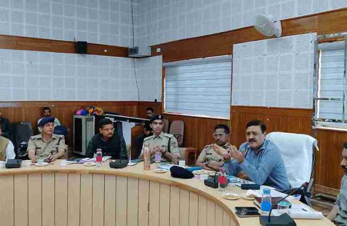 सकुशल चारधाम यात्रा के लिए सभी विभागों को मिलकर कार्य करना है- गढ़वाल आयुक्त