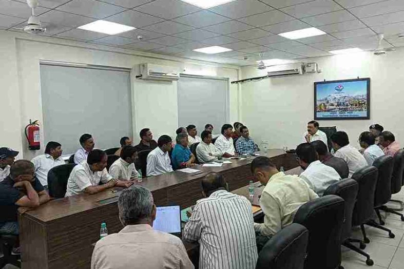 आयुक्त गढ़वाल ने की चारधाम यात्रा व्यवस्थाओं की समीक्षा।