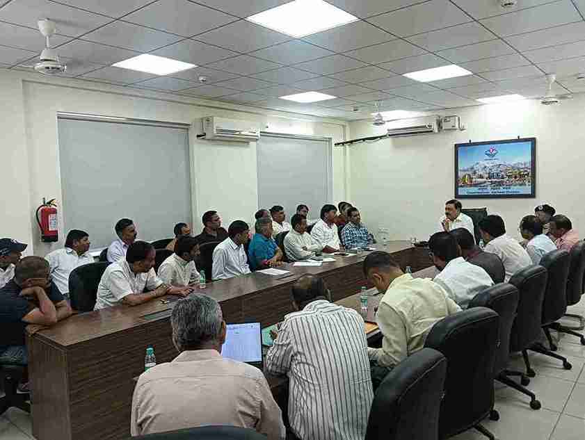आयुक्त गढ़वाल ने की चारधाम यात्रा व्यवस्थाओं की समीक्षा।