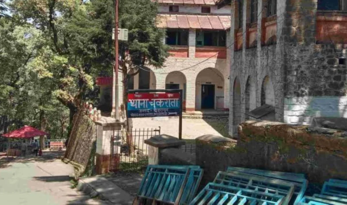 प्राथमिक स्कूल शिक्षक पर दुष्कर्म का केस, दबाव में पीड़िता ने खाया ज़हर