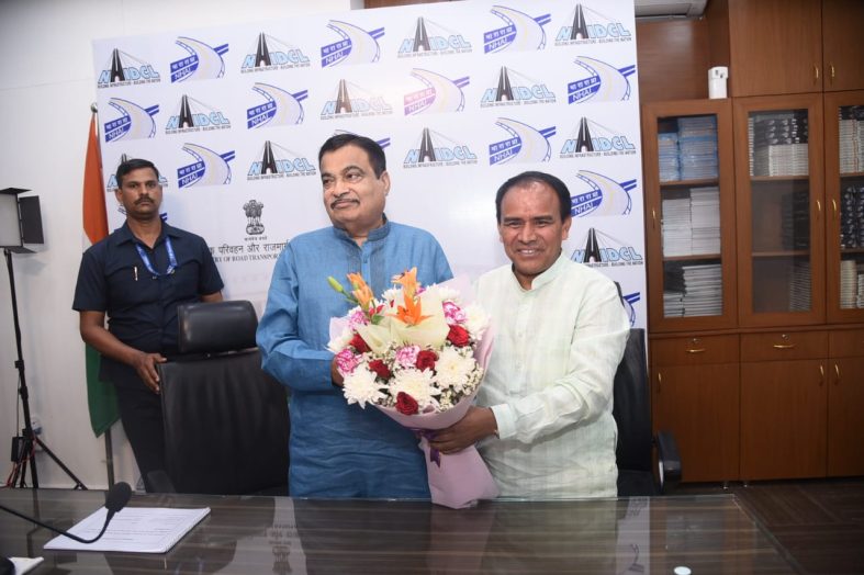 श्रीनगर में एलिवेटेड रोड़ निर्माण को केन्द्रीय मंत्री की हरी झंडी