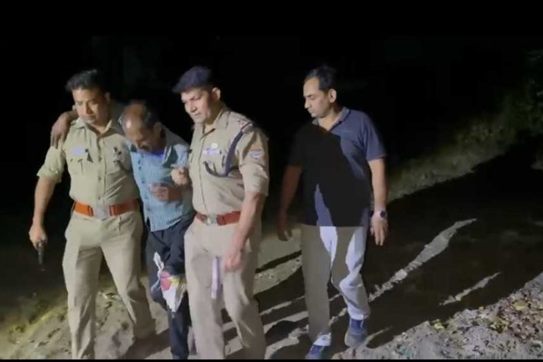 बहादराबाद में मुठभेड़ के बाद हरियाणा का कुख्यात हत्यारा दबोचा गया, पैरोल पर आकर हुआ था फरार।