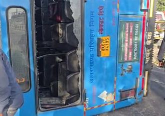 शंकराचार्य चौक के पास हादसा, देहरादून से आ रही लोहाघाट डिपो की बस सड़क पर पलटी, मची चीख पुकार