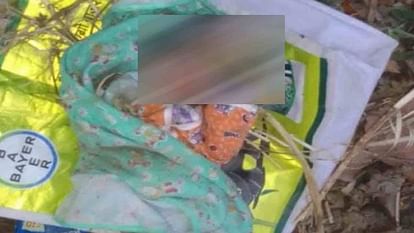 रेलवे ट्रैक के पास नवजात को चादर में लपेट छोड़ा, पास मिली दूध की बोतल, रोने की आवाज सुनकर दौड़े लोग