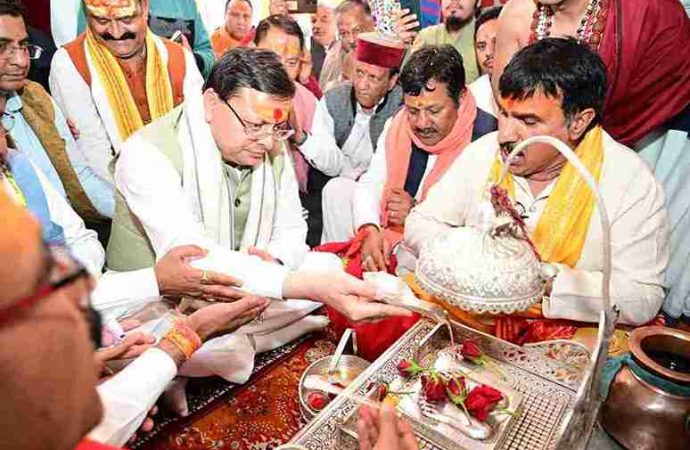 गंगोत्री और यमुनोत्री धाम के कपाट श्रद्धालुओं के लिए खुले।