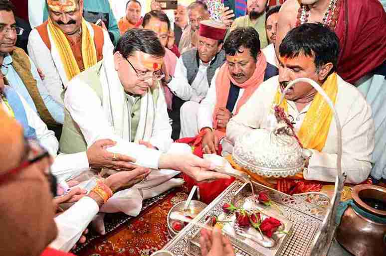 गंगोत्री और यमुनोत्री धाम के कपाट श्रद्धालुओं के लिए खुले।