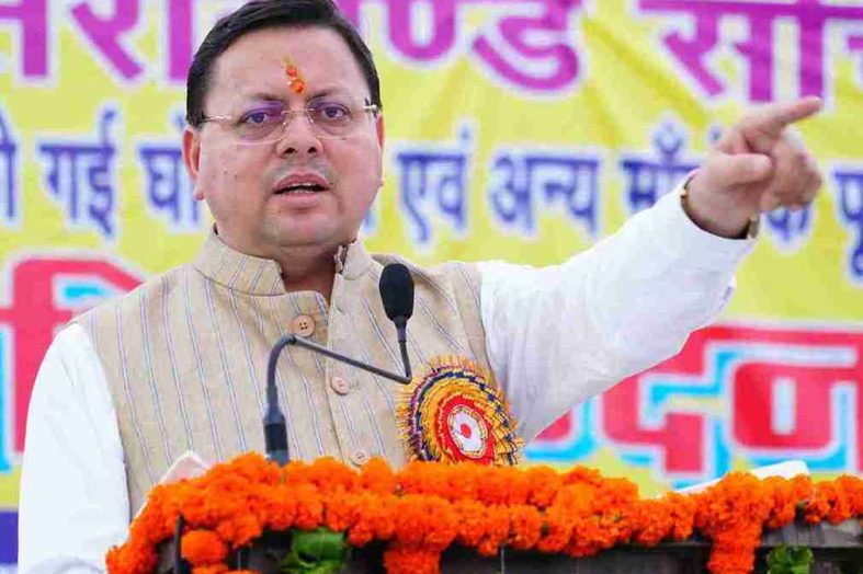 सीएम धामी ने सरकारी कर्मियों के समक्ष रखा जनहित में संवेदनशीलता पूर्ण निष्ठा व सरलीकरण से कार्य करने का मूलमंत्र