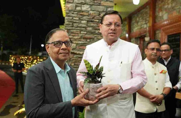 सीएम धामी ने 16वें वित्त आयोग अध्यक्ष अरविंद पनगढ़िया का किया स्वागत