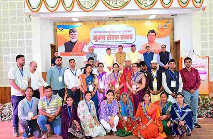 मुख्य सेवक संवाद के तहत युवक एवं महिला मंगल दलों के साथ मुख्यमंत्री ने किया संवाद