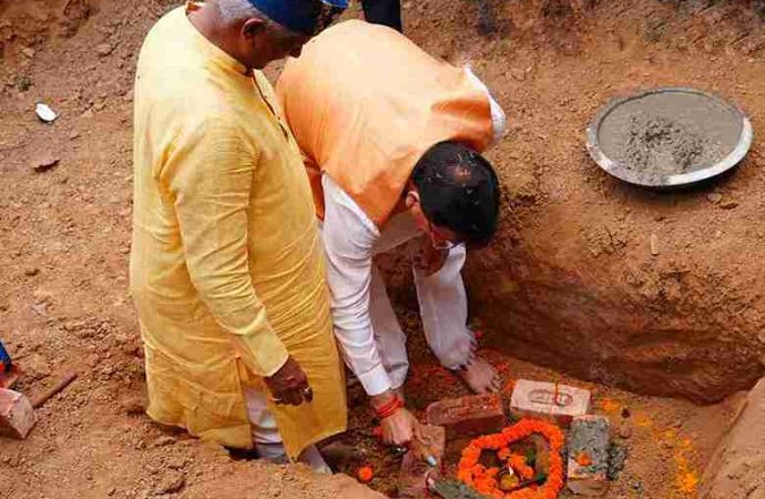 मुख्यमंत्री ने सरस्वती विद्या मंदिर, मांडूवाला में छात्रावास शिलान्यास कार्यक्रम में किया प्रतिभाग