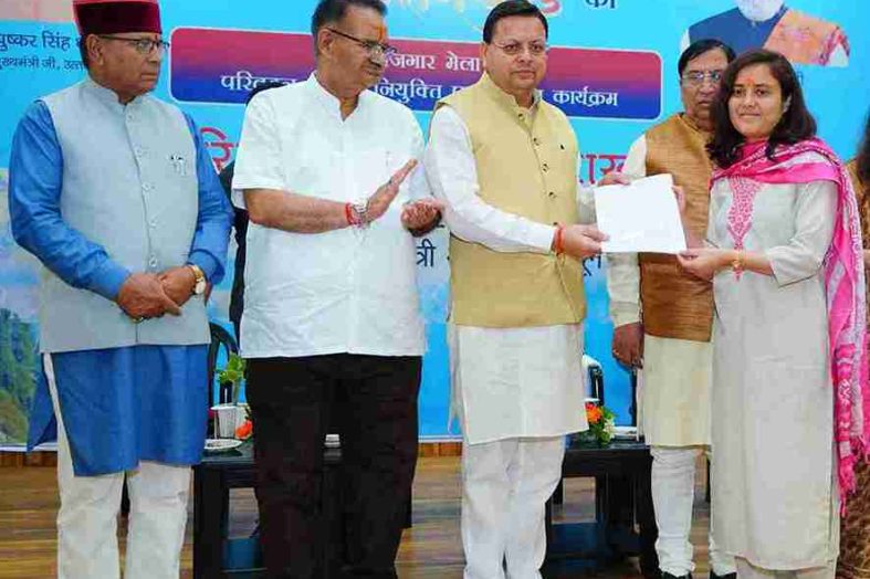 सीएम धामी ने 112 नवनियुक्त परिवहन आरक्षियों को नियुक्ति पत्र प्रदान किये