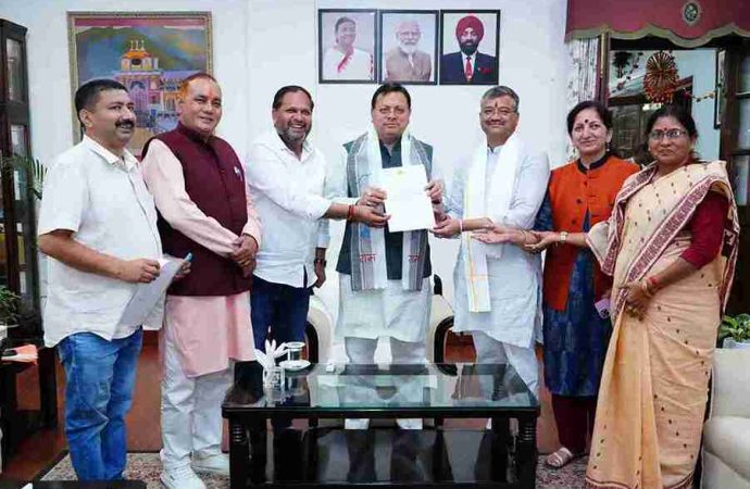 “मुख्यमंत्री आवास में देहरादून-हरिद्वार के मेयर और पालिका अध्यक्षों ने की सीएम धामी से मुलाकात”