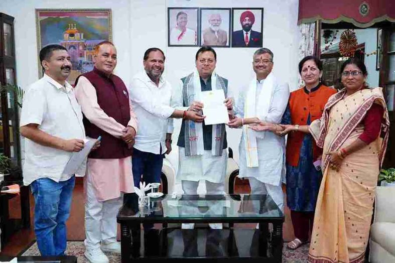 “मुख्यमंत्री आवास में देहरादून-हरिद्वार के मेयर और पालिका अध्यक्षों ने की सीएम धामी से मुलाकात”