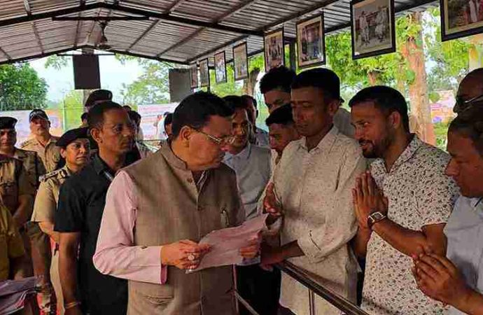 मुख्यमंत्री ने बनबसा में सनिया नाले की सफाई के लिए दिए आदेश, एक घंटे के भीतर काम शुरू