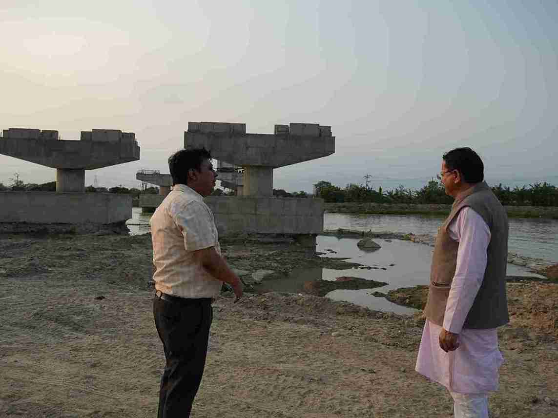 मुख्यमंत्री ने किया भारत-नेपाल सीमा पर निर्माणाधीन मार्ग का निरीक्षण