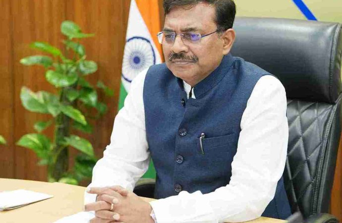 मुख्य सचिव ने स्वास्थ्य सेवाओं की समीक्षा की, जिला अस्पतालों को सुदृढ़ करने के दिए निर्देश