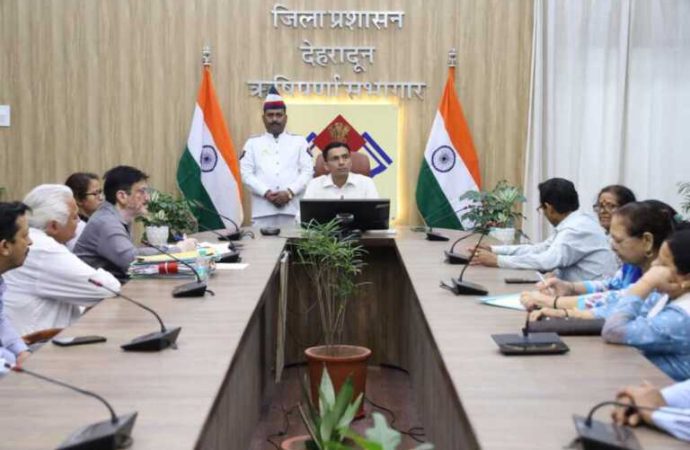 डीएम के आमंत्रण पर आंदोलनकारियों संग, सौहार्द माहौल में बैठक राज्य आंदोलनकारी हमारी प्रेरणा-हमारे आदर्शः डीएम