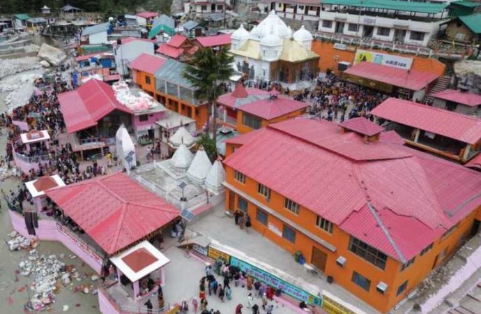 यात्राकाल के पहले हफ्ते में यमुनोत्री-गंगोत्री धाम दर्शन को पहुंचे एक लाख से अधिक तीर्थयात्री ।