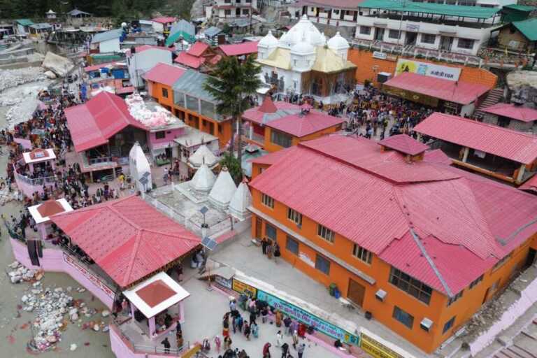 यात्राकाल के पहले हफ्ते में यमुनोत्री-गंगोत्री धाम दर्शन को पहुंचे एक लाख से अधिक तीर्थयात्री ।