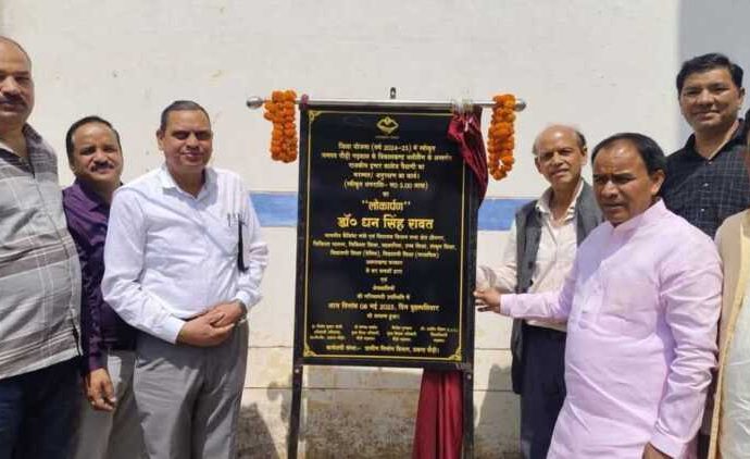 06 गांवों को सड़क से जोड़ने के लिये मंत्री ने दिये त्वरित कार्रवाई के निर्देश