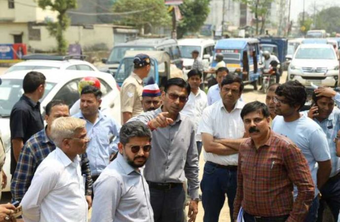 डीएम के निर्देश, पेयजल शिकायतों का त्वरित गति के साथ निस्तारण रखें जारी।