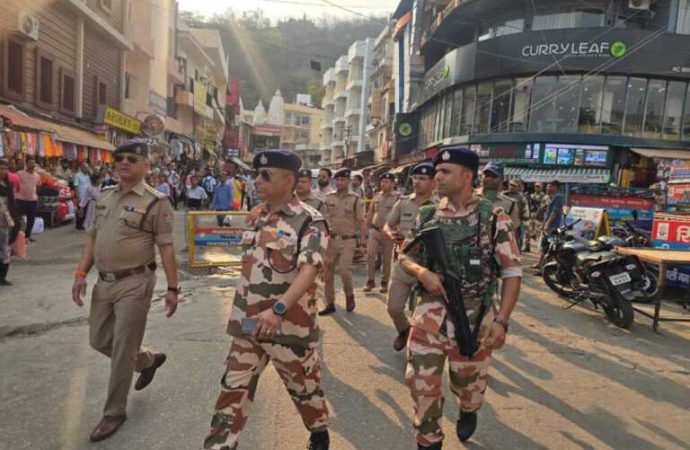 हरिद्वार: शांति व्यवस्था हेतु कोतवाली नगर पुलिस व ITBP का फ्लैग मार्च
