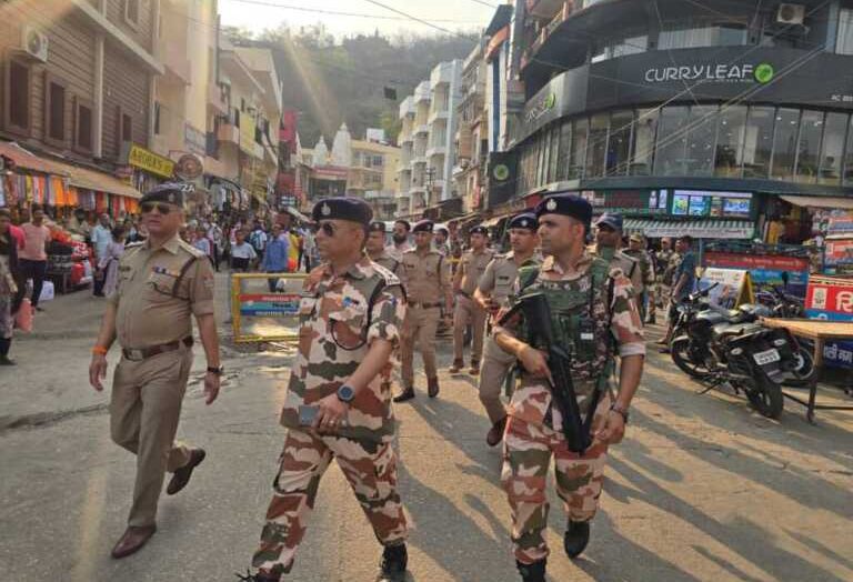 हरिद्वार: शांति व्यवस्था हेतु कोतवाली नगर पुलिस व ITBP का फ्लैग मार्च