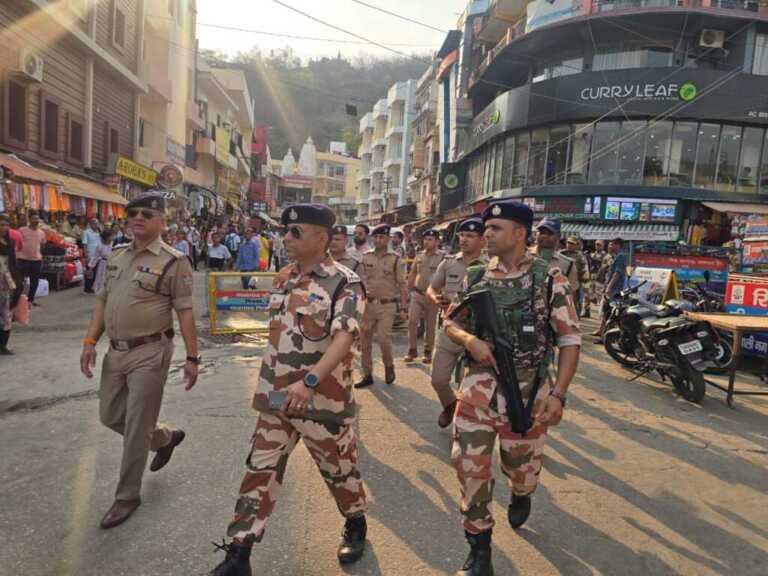 हरिद्वार: शांति व्यवस्था हेतु कोतवाली नगर पुलिस व ITBP का फ्लैग मार्च