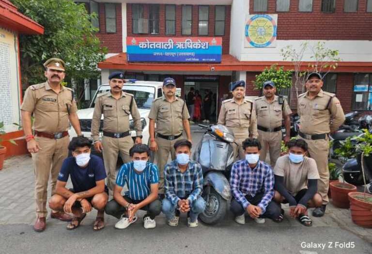 सरेराह गुंडई करने वालों पर दून पुलिस की सख्ती, ऋषिकेश मारपीट मामले में कार्रवाई तेज
