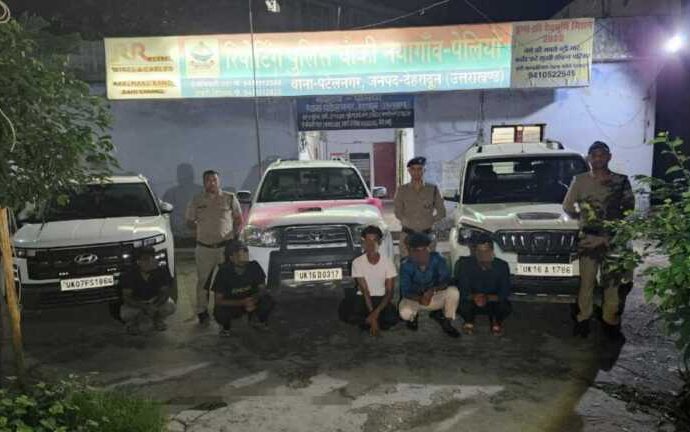 लती कार में बारातियों को हुड़दंग करना पड़ा भारी, दून पुलिस की कार्यवाही से उतरी सबकी खुमारी