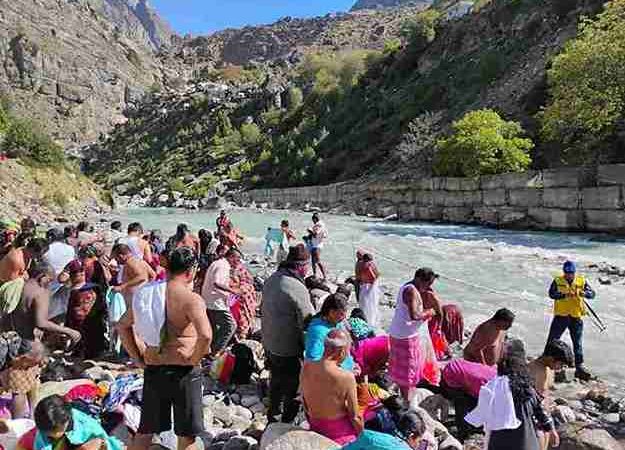 माणा गांव में शुरू हुआ पुष्कर कुंभ, दक्षिण भारत के श्रद्धालुओं ने लगाई आस्था की डुबकी