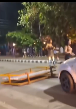 सरकारी कार्य मे बाधा डालने तथा सरकारी संपति को नुकसान पहुँचाने पर 04 किन्नरों के विरुद्ध अभियोग पंजीकृत