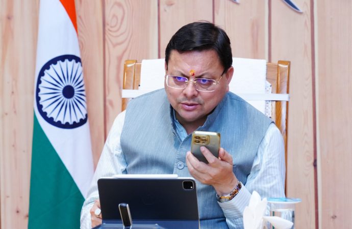 सीएम हेल्पलाइन की सक्रियता जांचने के क्रम में सीएम ने शिकायतकर्ताओं से की बातचीत