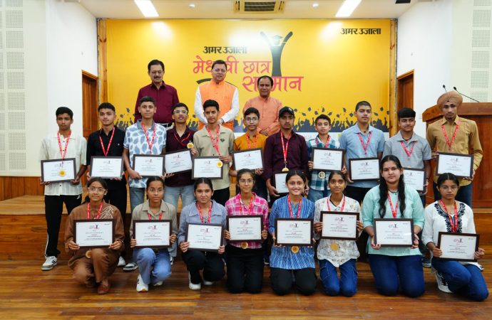 मुख्यमंत्री ने मेधावी छात्रों को किया सम्मानित, कहा– ये हैं उत्तराखंड के उज्ज्वल भविष्य की नींव
