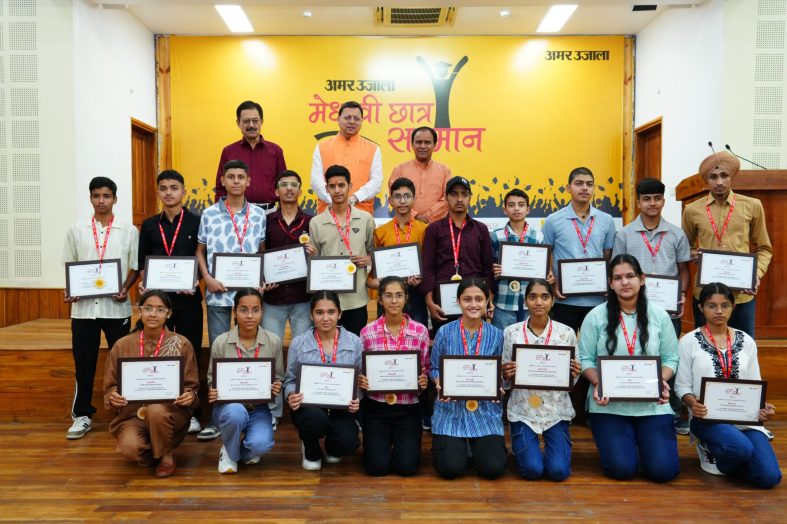 मुख्यमंत्री ने मेधावी छात्रों को किया सम्मानित, कहा– ये हैं उत्तराखंड के उज्ज्वल भविष्य की नींव