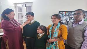10वीं में नैनीताल की अस्मिता के 98.6% अंक, कहा- यूट्यूब से की थी पढ़ाई; पापा चलाते हैं नाव