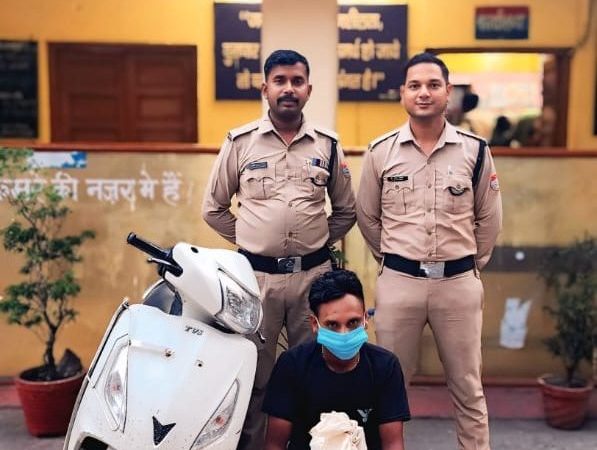 लालकुआं पुलिस टीम ने स्कूटी से अवैध शराब की तस्करी कर रहे, 02 शराब तस्करों को किया गिरफ्तार, स्कूटी सीज