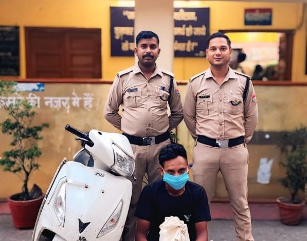 लालकुआं पुलिस टीम ने स्कूटी से अवैध शराब की तस्करी कर रहे, 02 शराब तस्करों को किया गिरफ्तार, स्कूटी सीज