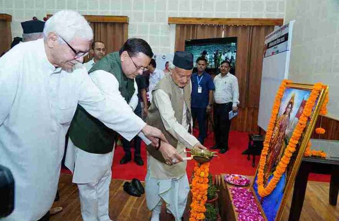 सीएम ने अधिकारियो को लोकतंत्र सेनानियों की समस्याओं के शीघ्र निस्तारण के लिए कहा